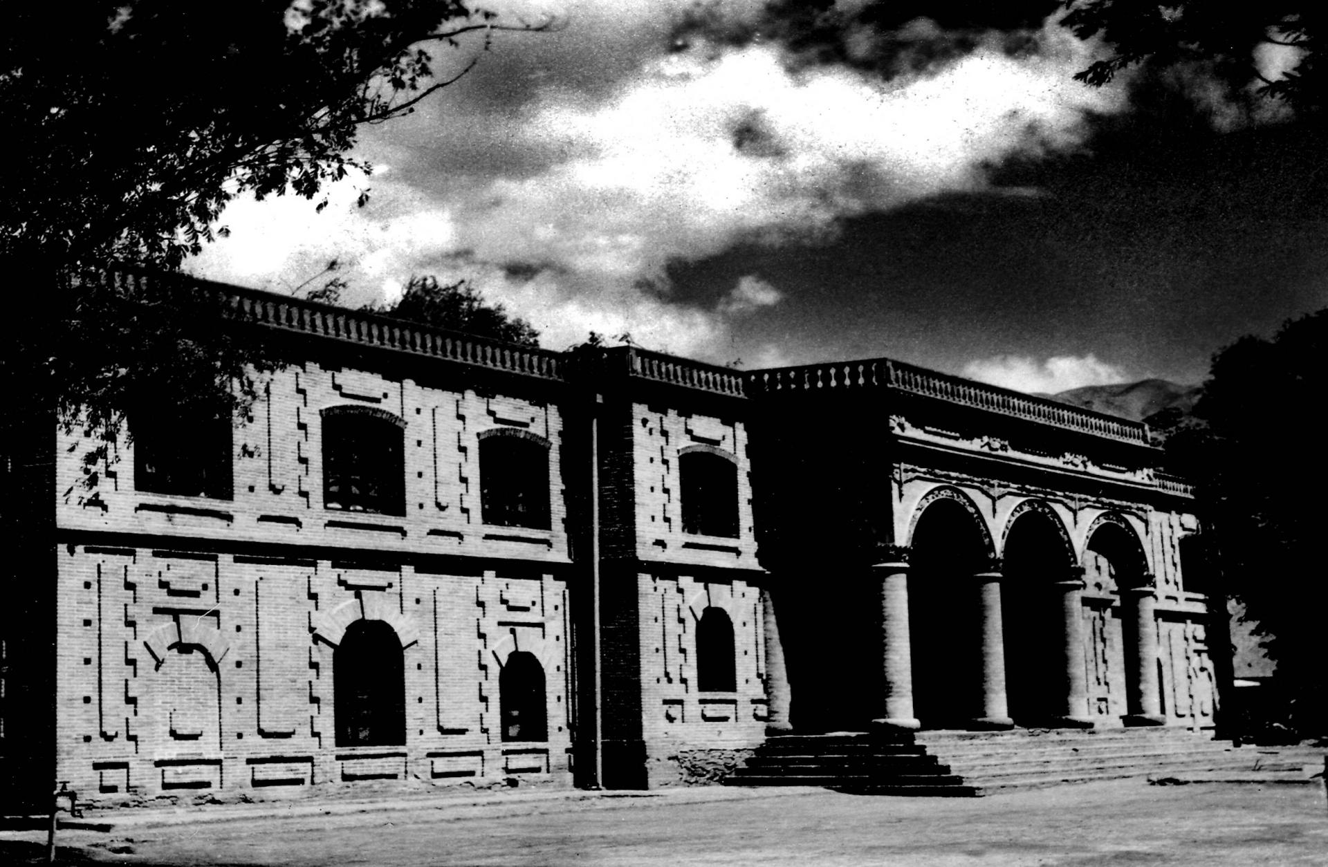 1934年，西北防疫处（兰州生物制品研究所前身）在兰州成立，以调查及防治西北各省兽疫与制造防治急需之兽用制品为主要任务